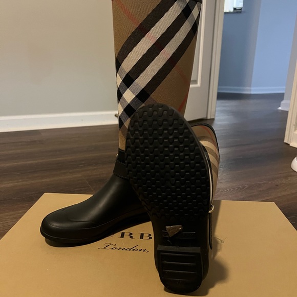 Burberry Rain Boots - Picture 4 of 8
